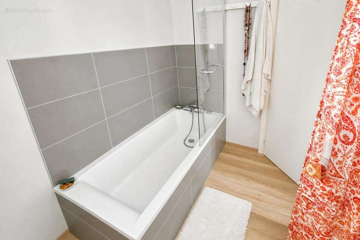 Maison de 8 pièces de 200 m² située à Châteney - photo 5