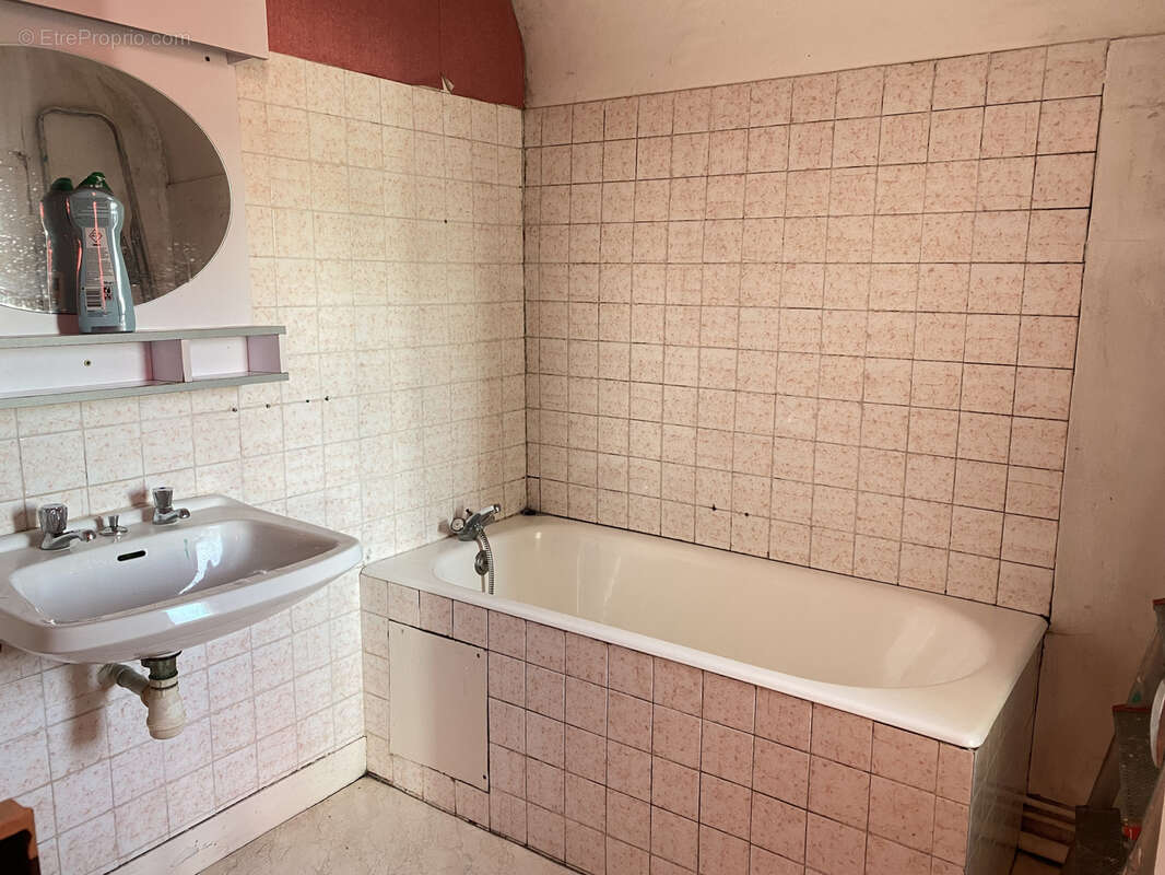 Maison à SAINT-MARTIN-DES-BESACES