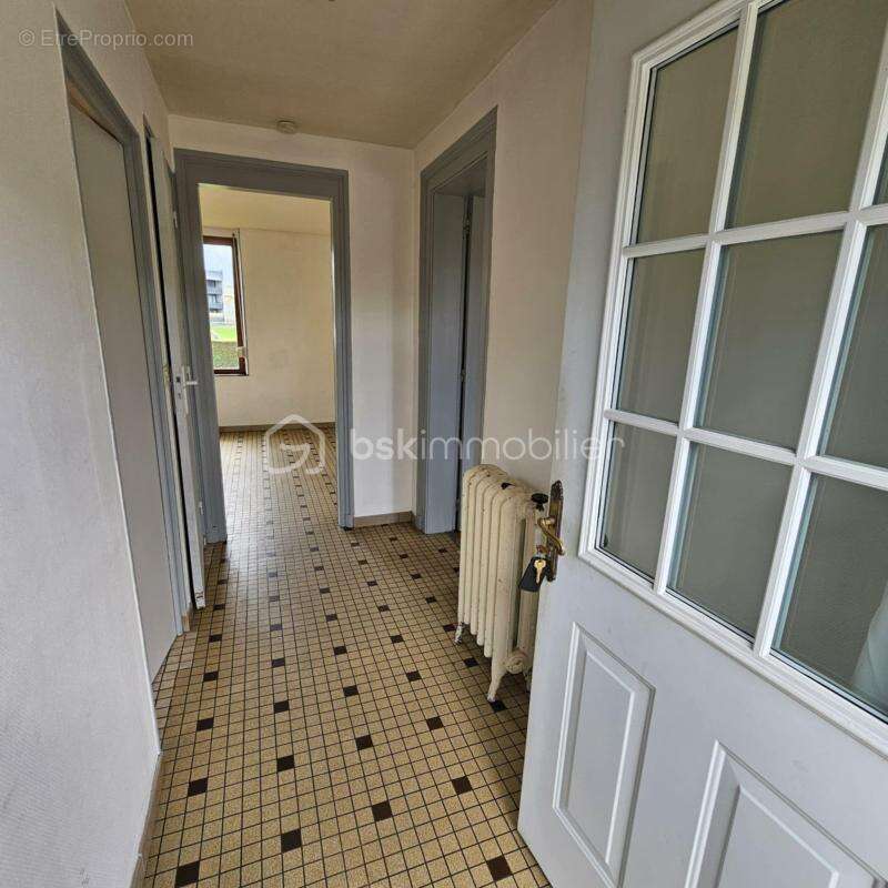 Maison de 113 m2 avec terrain de 700m2 et garages - photo 7