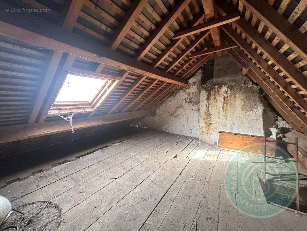 Maison avec grange - Terrain 2 335 m² avec une vue sur les montagnes - photo 6