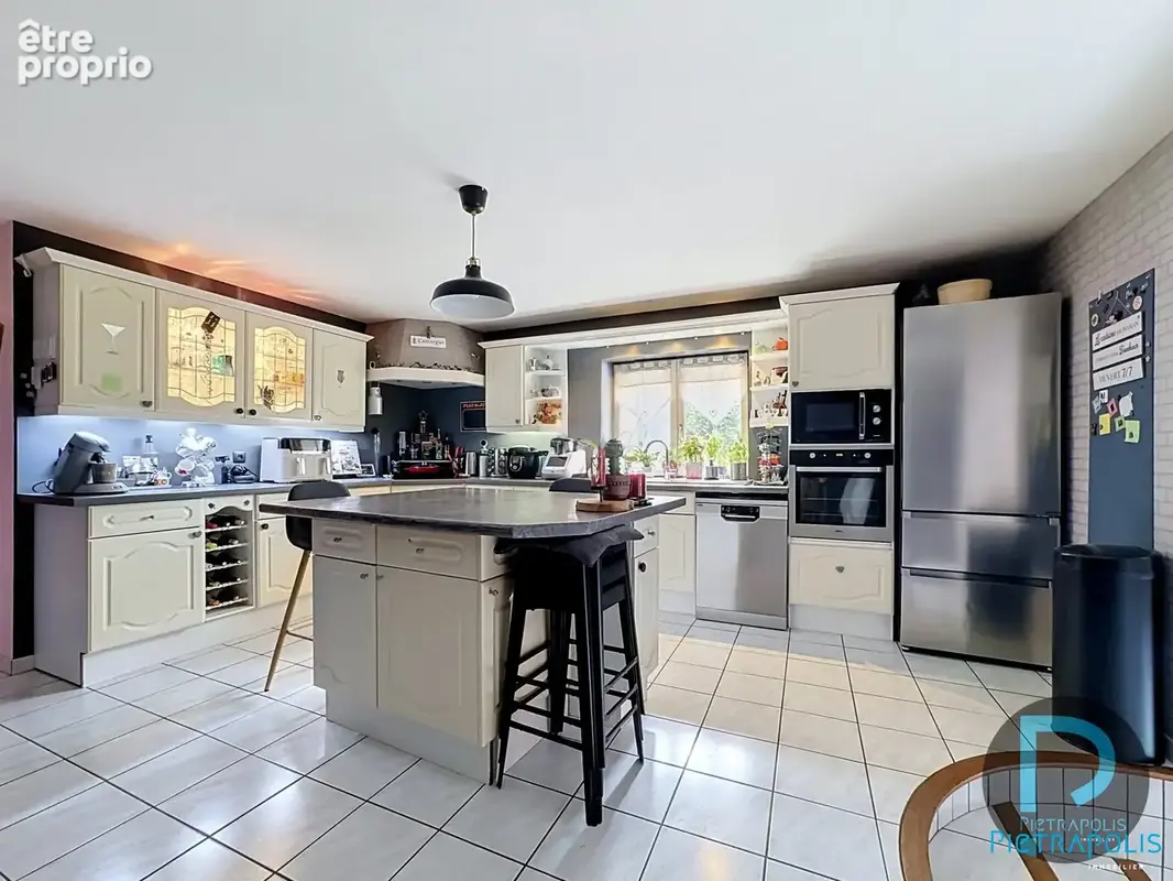 Maison 8 pièces 242 m² à vendre à Saint-Etienne-Sur-Chalaronne (01140) - photo 8