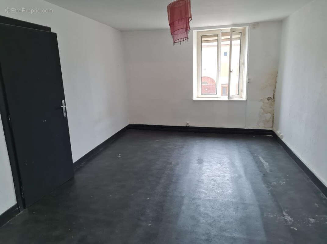 Maison à MAIZIERES-LES-VIC