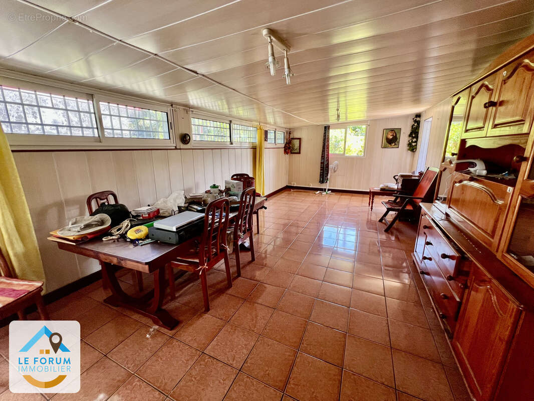 Saint joseph 97480 - villa f3 - beaux volumes - vaste parcelle - bonne situation géographique - photo 4