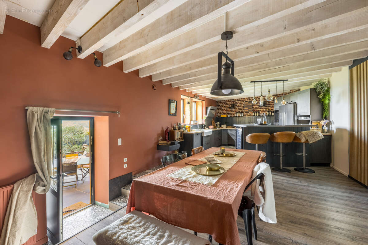 BEAUJOLAIS PIERRES DOREES, MAISON DE 233 M2 HAB, 3 chambres, bureau, terrain clos, Vue - photo 5