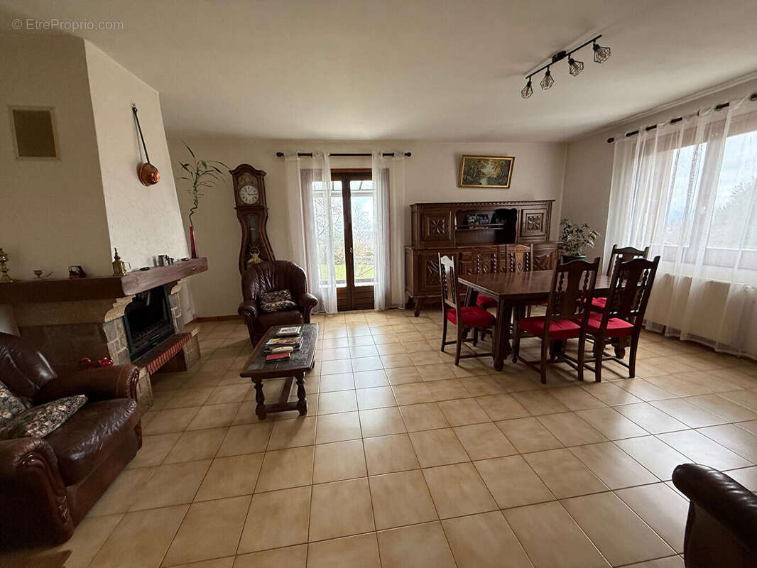 Maison à VILLEMONTAIS