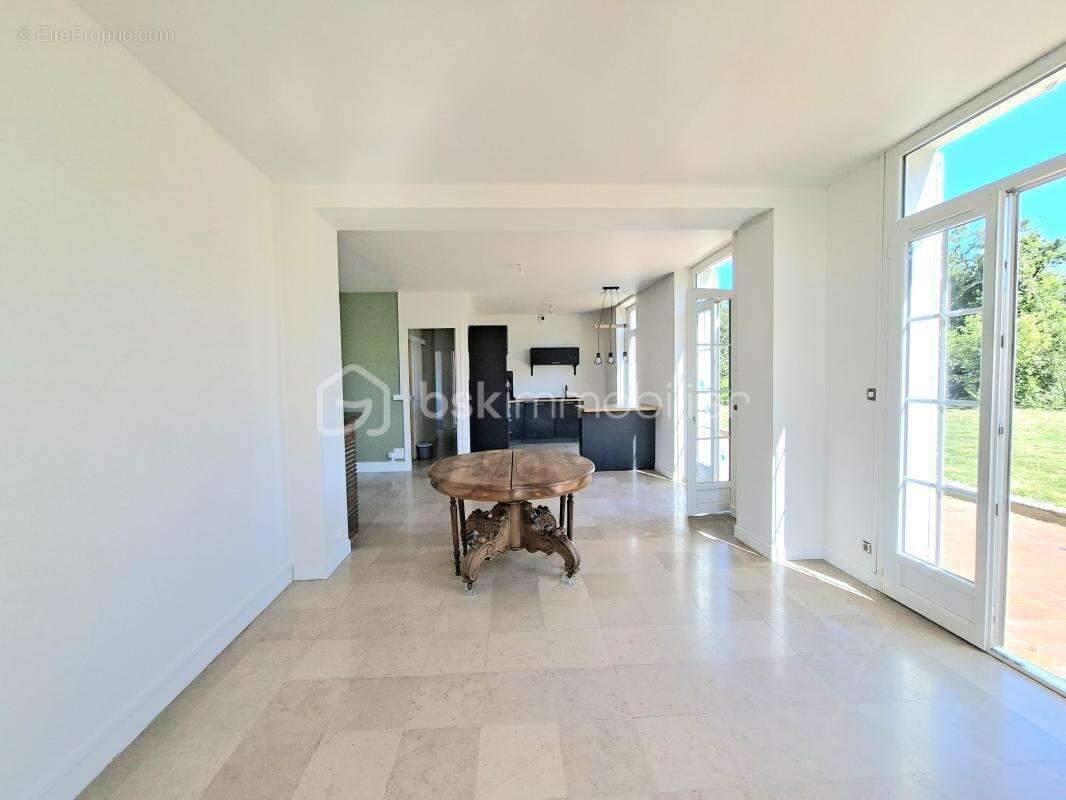 Le Charme d'une Maison T4 de Ville en Copropriété - photo 2