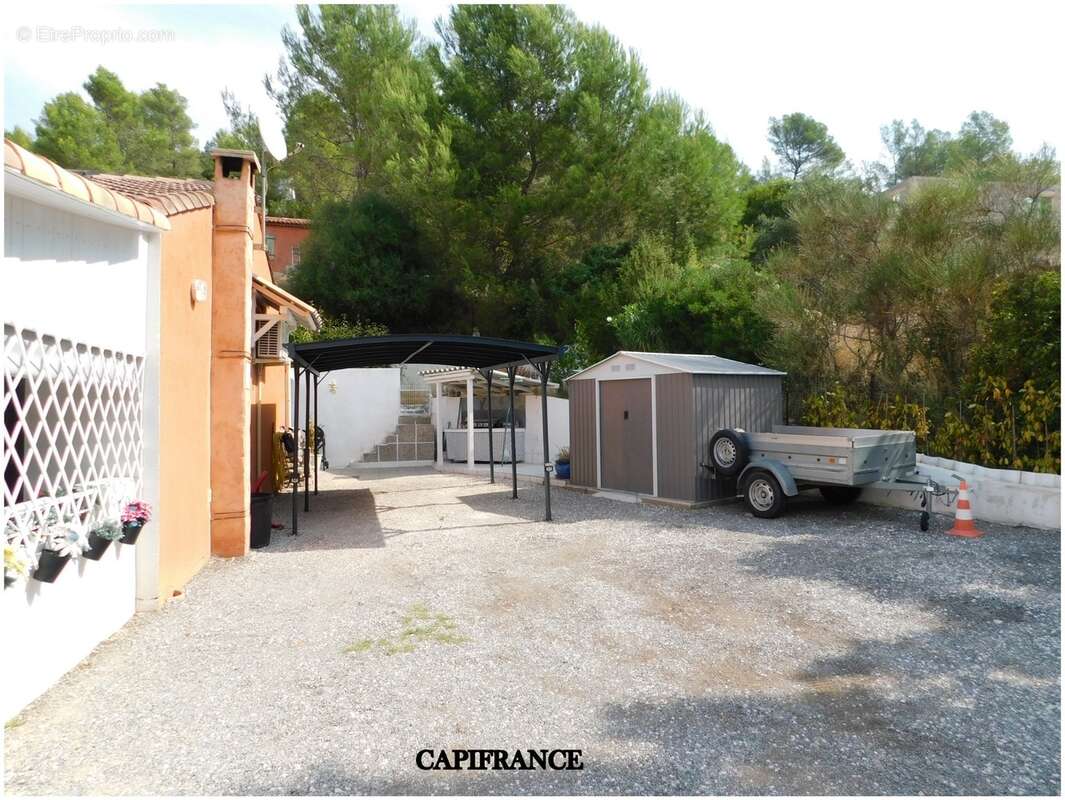 LE VAL (83) Maison de plain-pied rénovée avec photovoltaïque, terrain plat et garage - photo 15