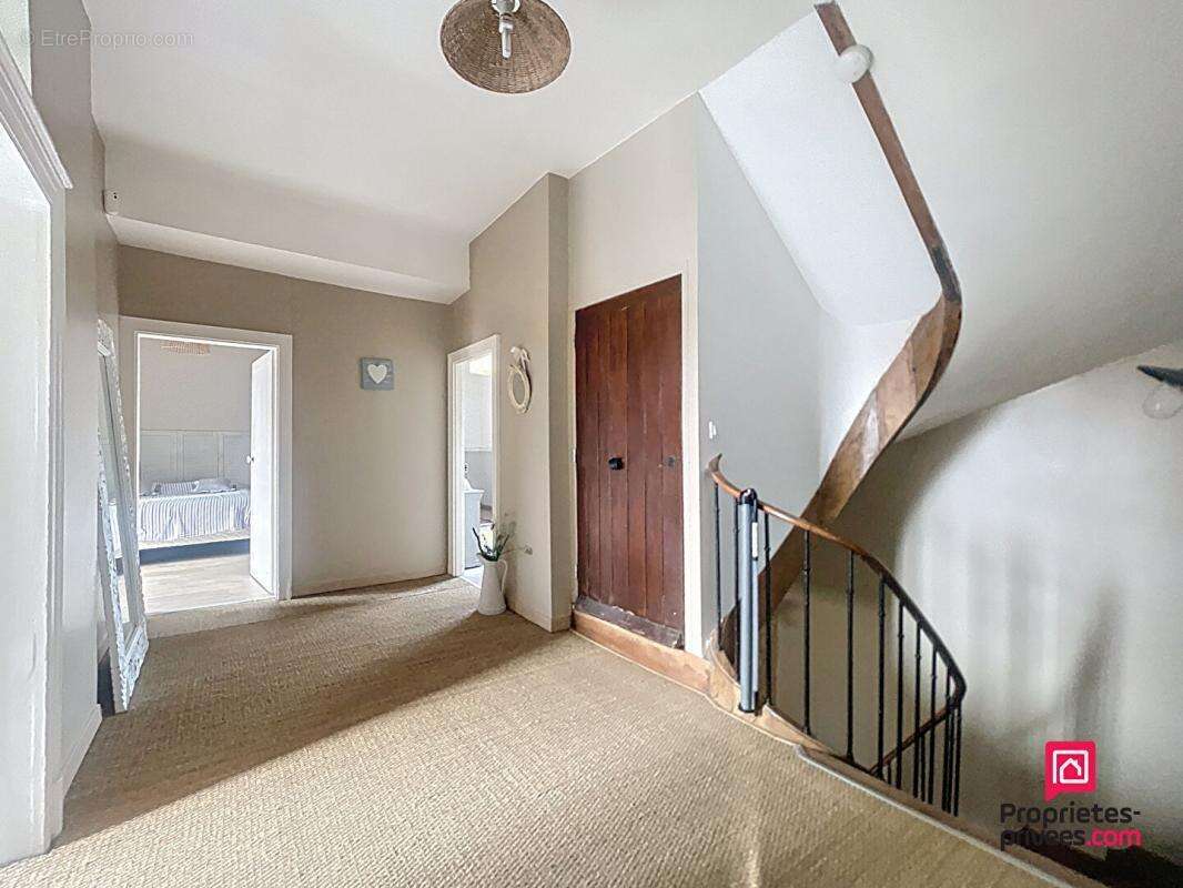 Maison à SAINT-COSME-EN-VAIRAIS