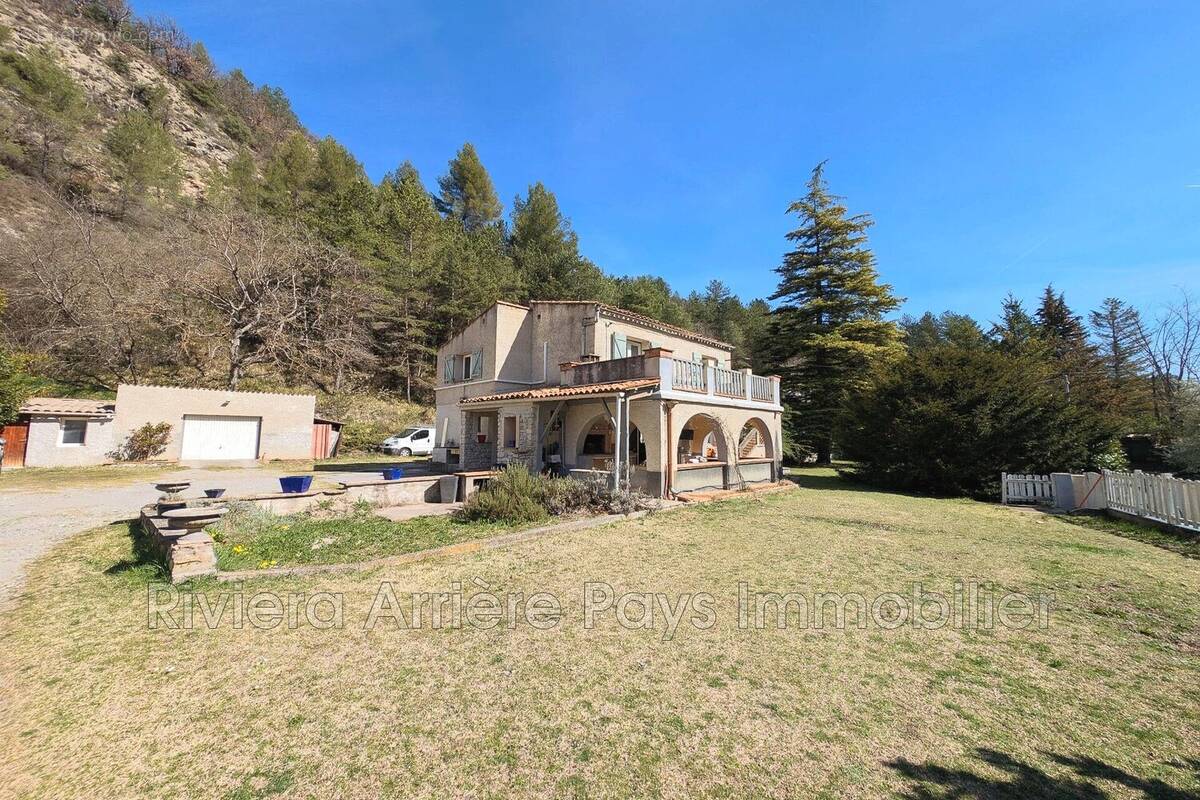 Maison à PUGET-THENIERS