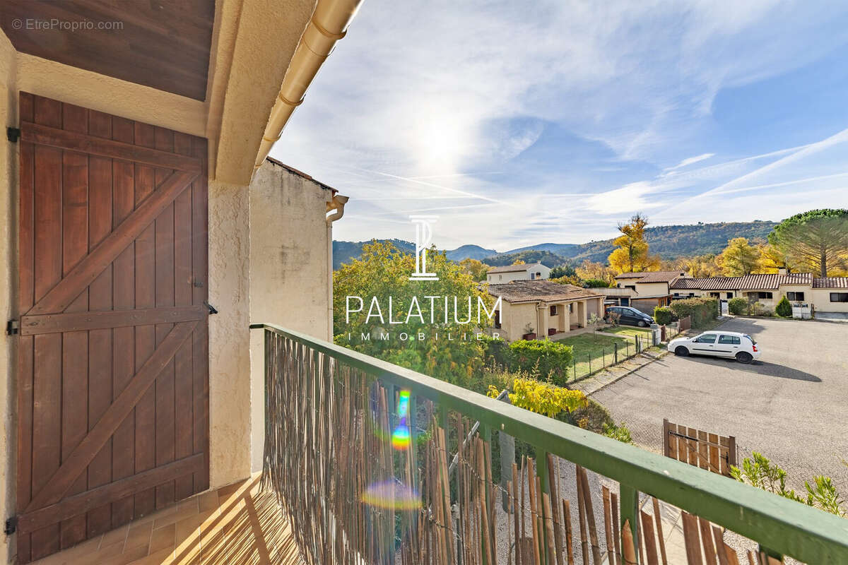 Appartement à GREOUX-LES-BAINS