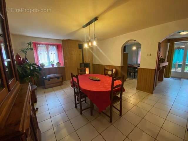 Maison à LA TOUR-D'AUVERGNE