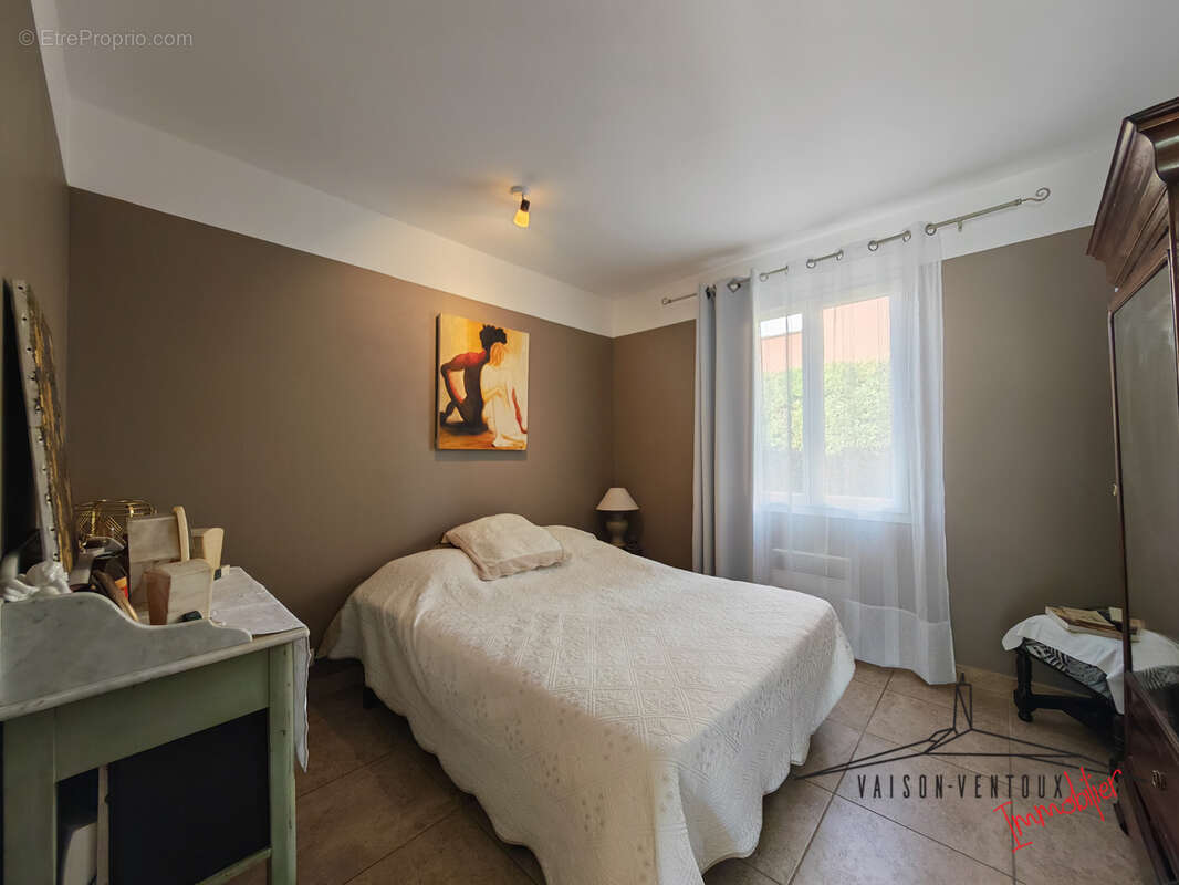 Villa plain-pied, piscine couverte, terrain arboré - photo 17
