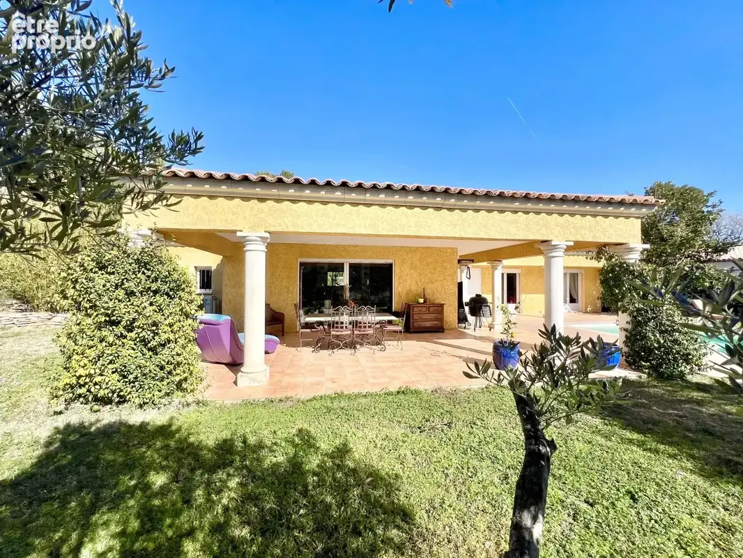 GOLF DE BARBAROUX Villa de plain-pied sur 1 648 m² de terrain avec piscine - photo 5