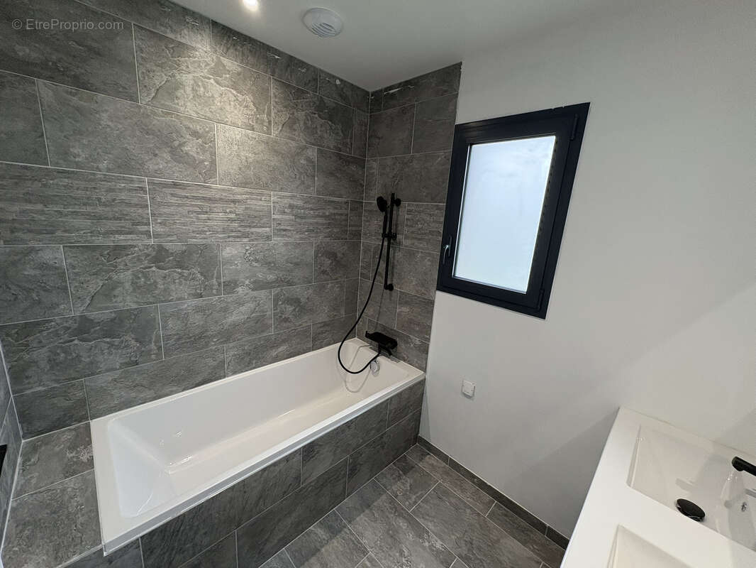 Maison à SAINT-ROMAIN-LE-NOBLE