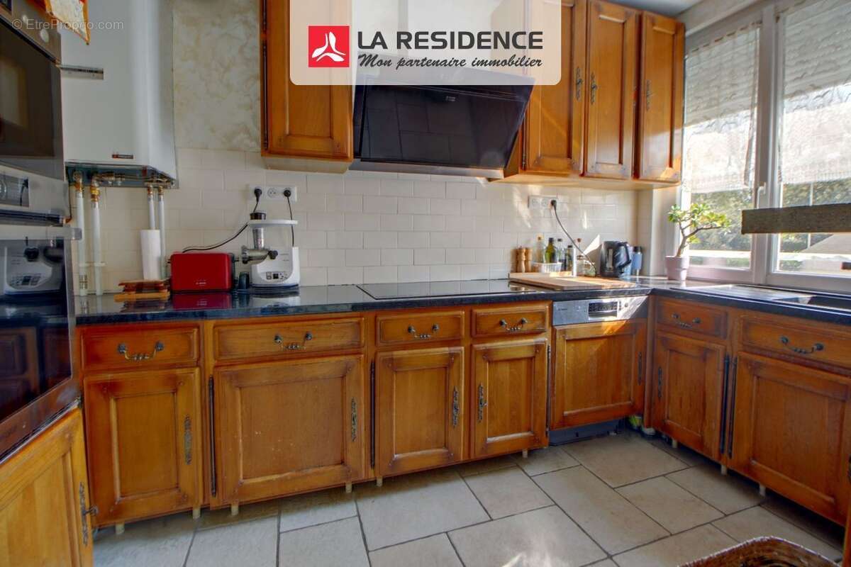 Maison 96 m² à Les Clayes-Sous-Bois  - photo 2
