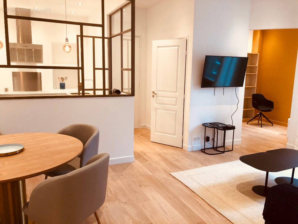 Appartement à PARIS-17E