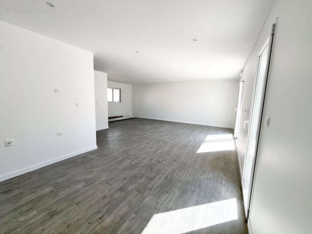 Maison à SAINT-BEAUZIRE