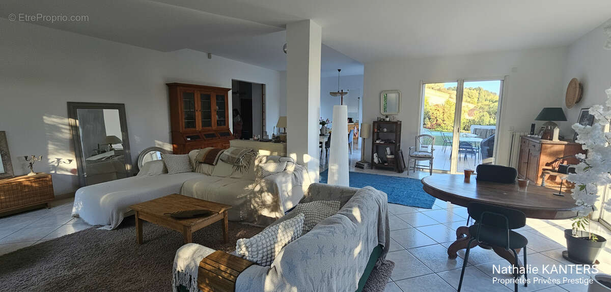 Maison Six Fours Les Plages 7 pièce(s) 200 m2 - photo 7