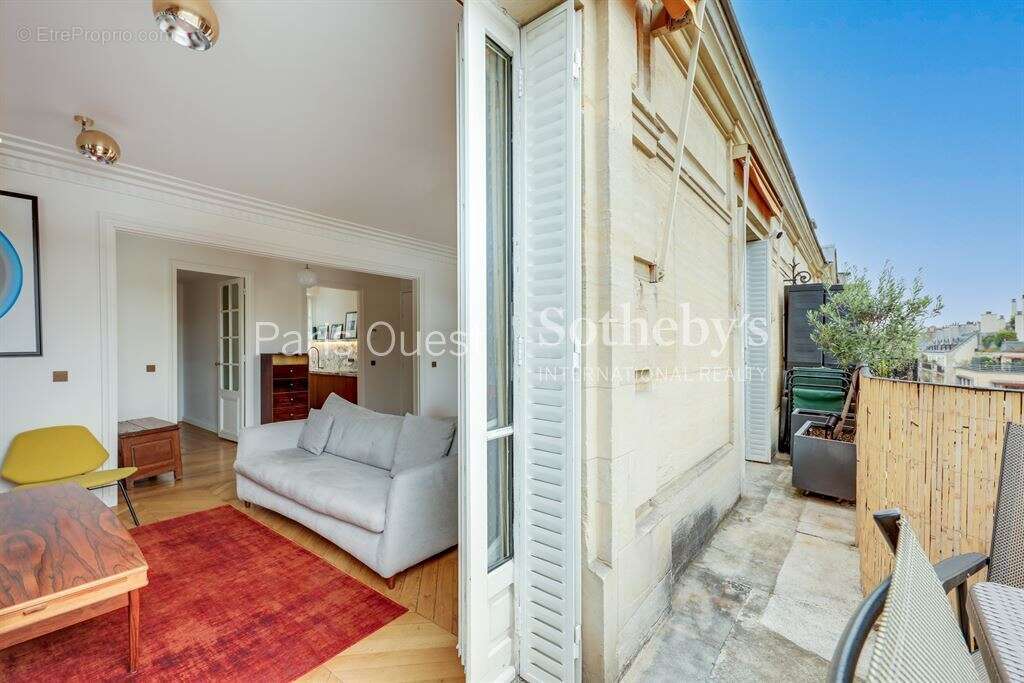 Appartement à PARIS-17E