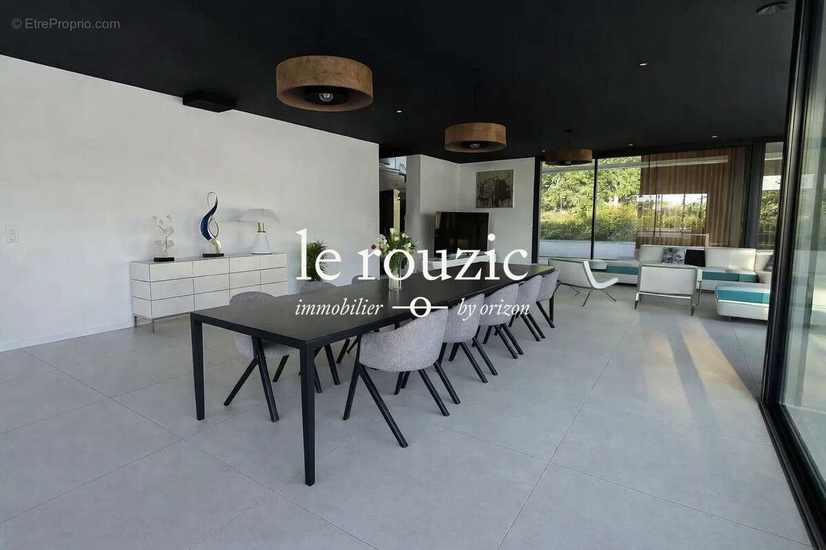 Maison 325 m² à Vannes  - photo 2