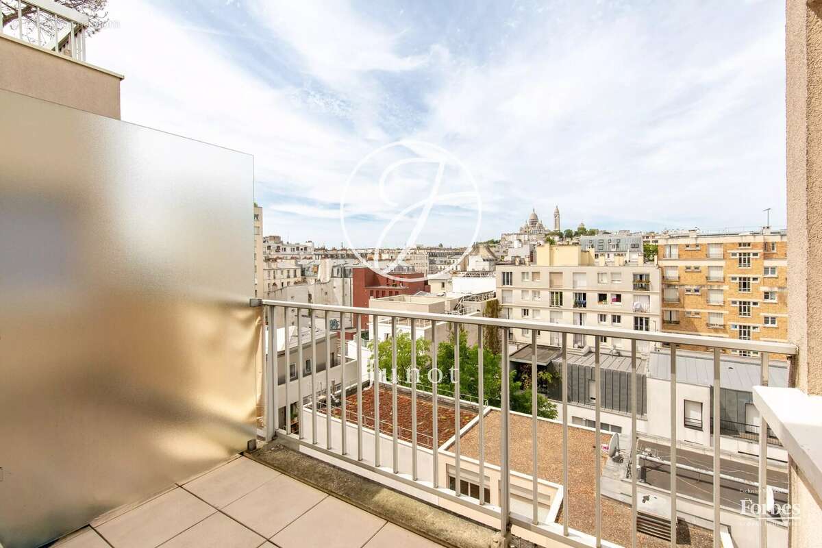 PARIS 18e - MARCADET / STEPHENSON - Studio à vendre - 26,59 m² Carrez - Balcon - Vue Sacré-Cœur. - photo 10