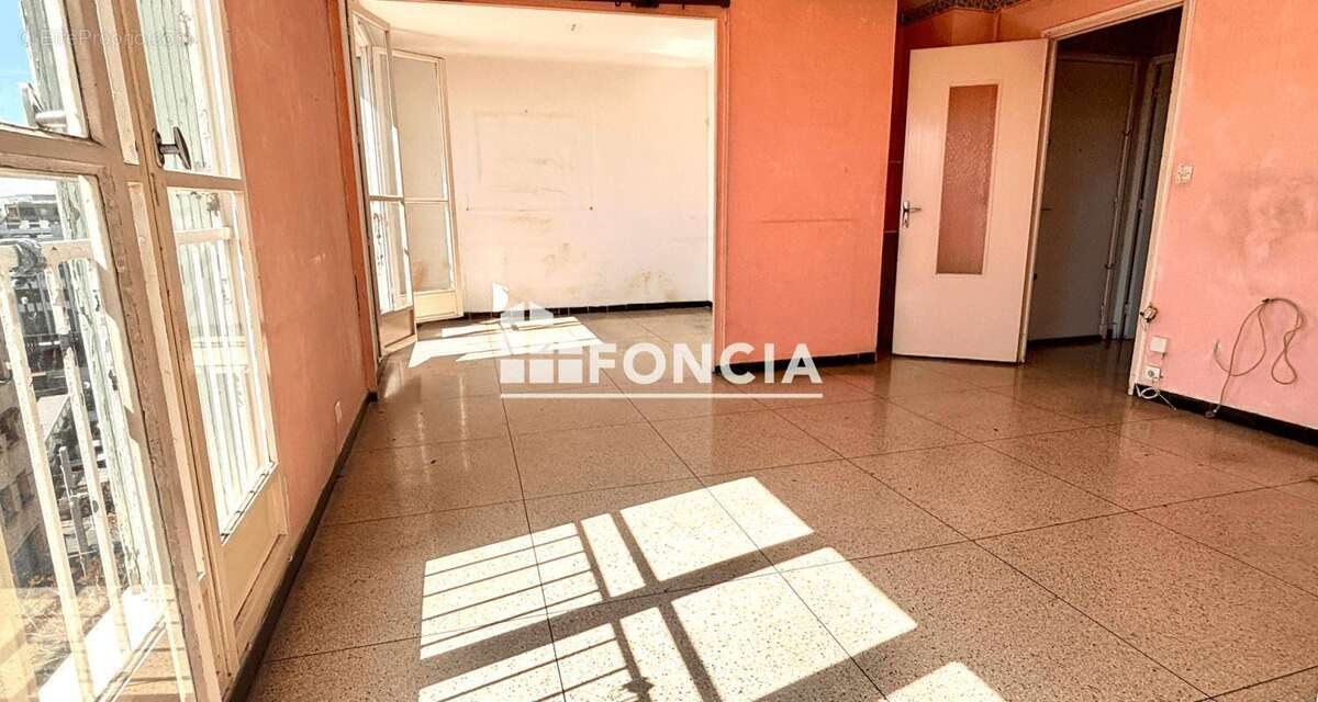 Appartement à MARSEILLE-3E