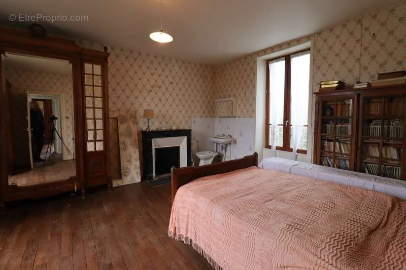 Maison à MAILHAC-SUR-BENAIZE