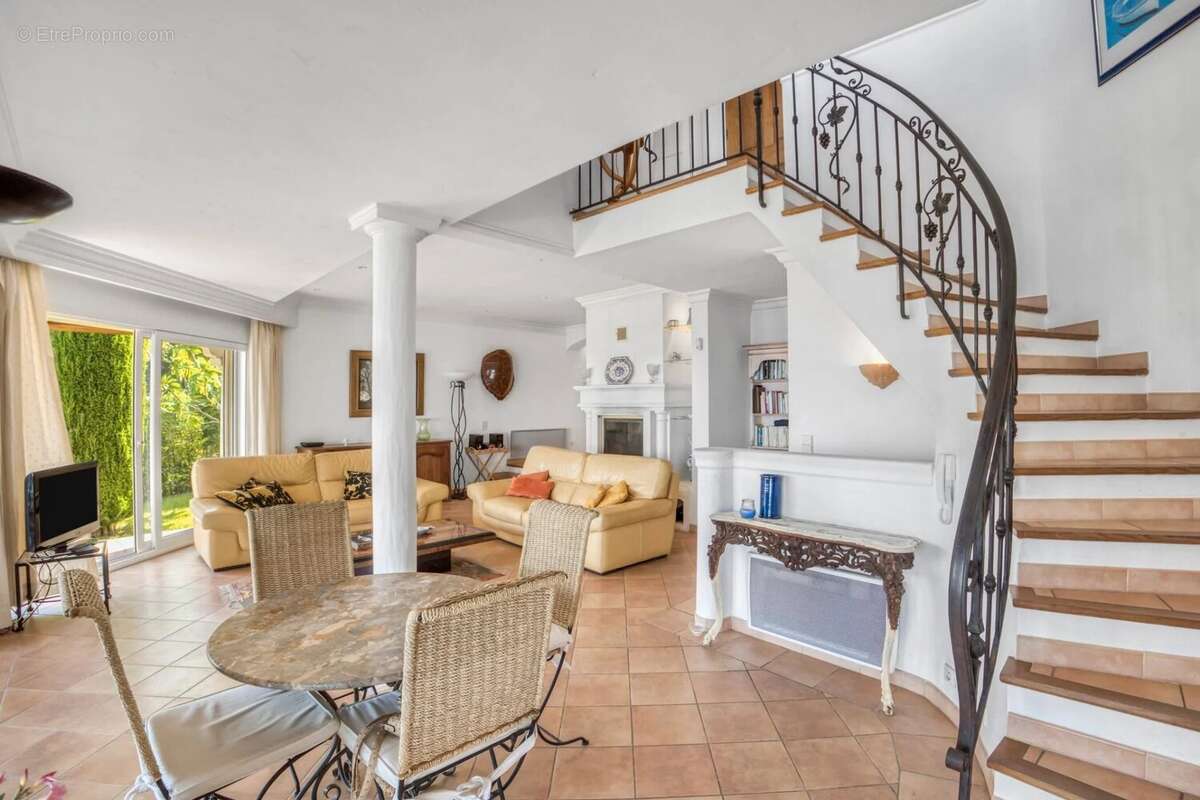 Maison à THEOULE-SUR-MER