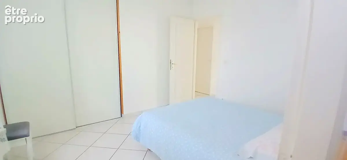 PLAIN PIED  122 m² et garage - Saint Sulpice De Royan 5 pièce(s) sur  679m² - photo 11