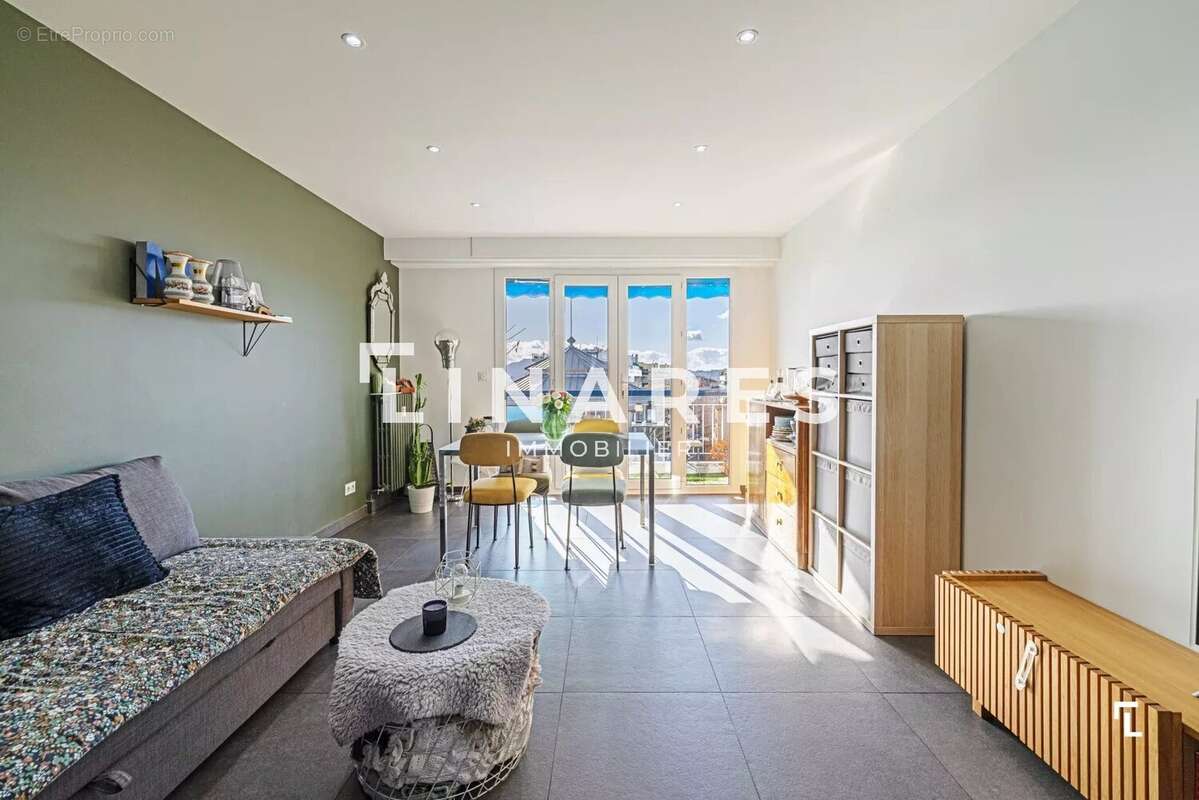 Appartement à MARSEILLE-4E