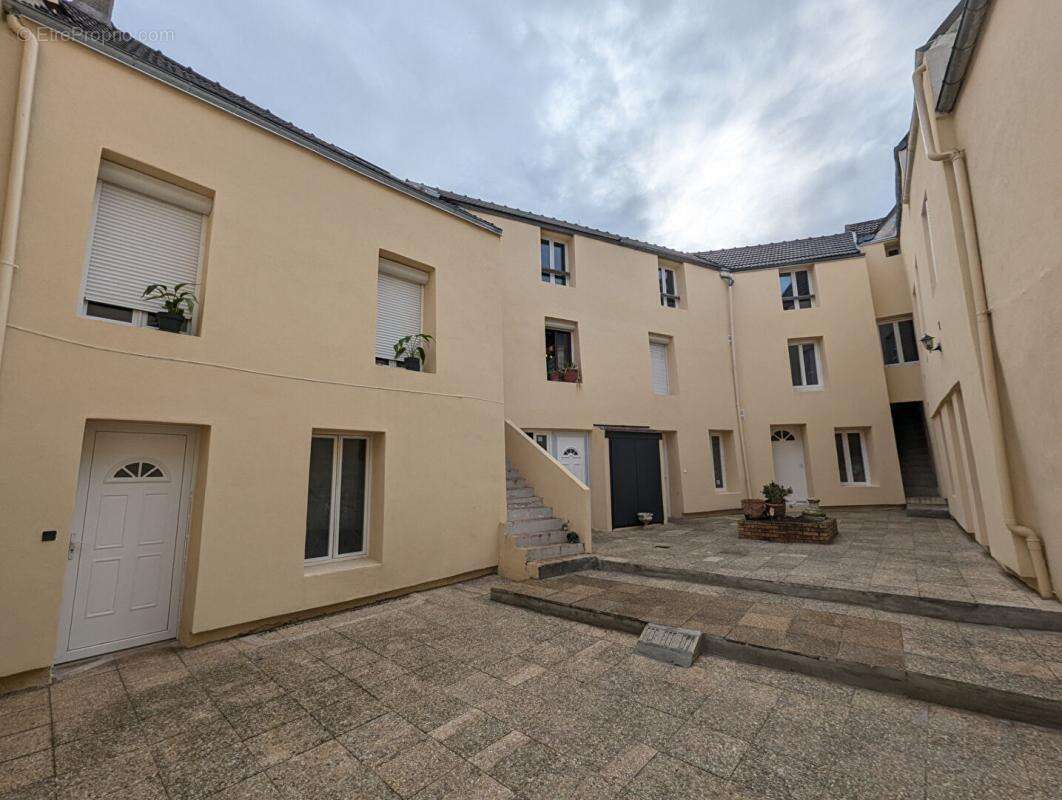 Appartement à CHANTELOUP-LES-VIGNES