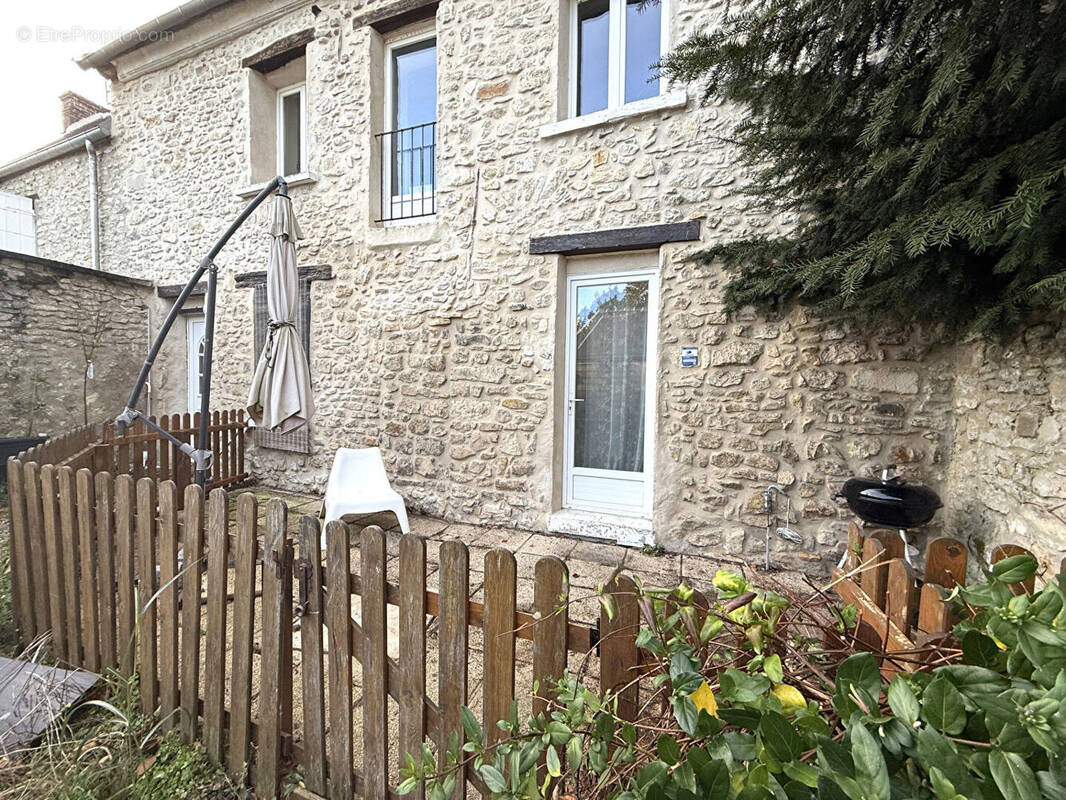 Appartement à FONTAINE-CHAALIS