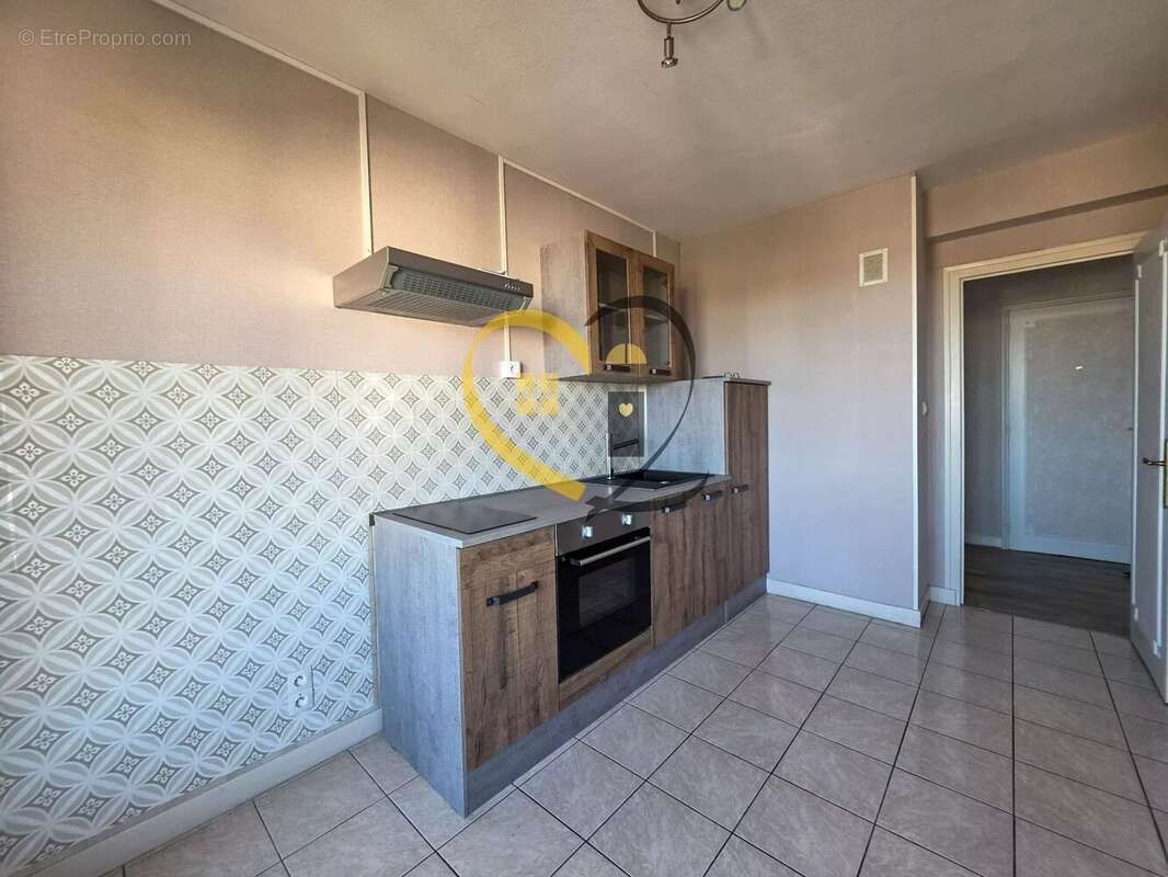 Appartement T3 rénové de 64 m² avec garage et cave – Résidences des Planchards à Yzeure - photo 7
