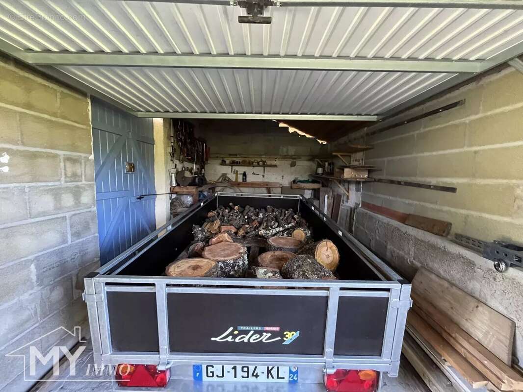 Maison à SAINT-SEURIN-DE-PRATS