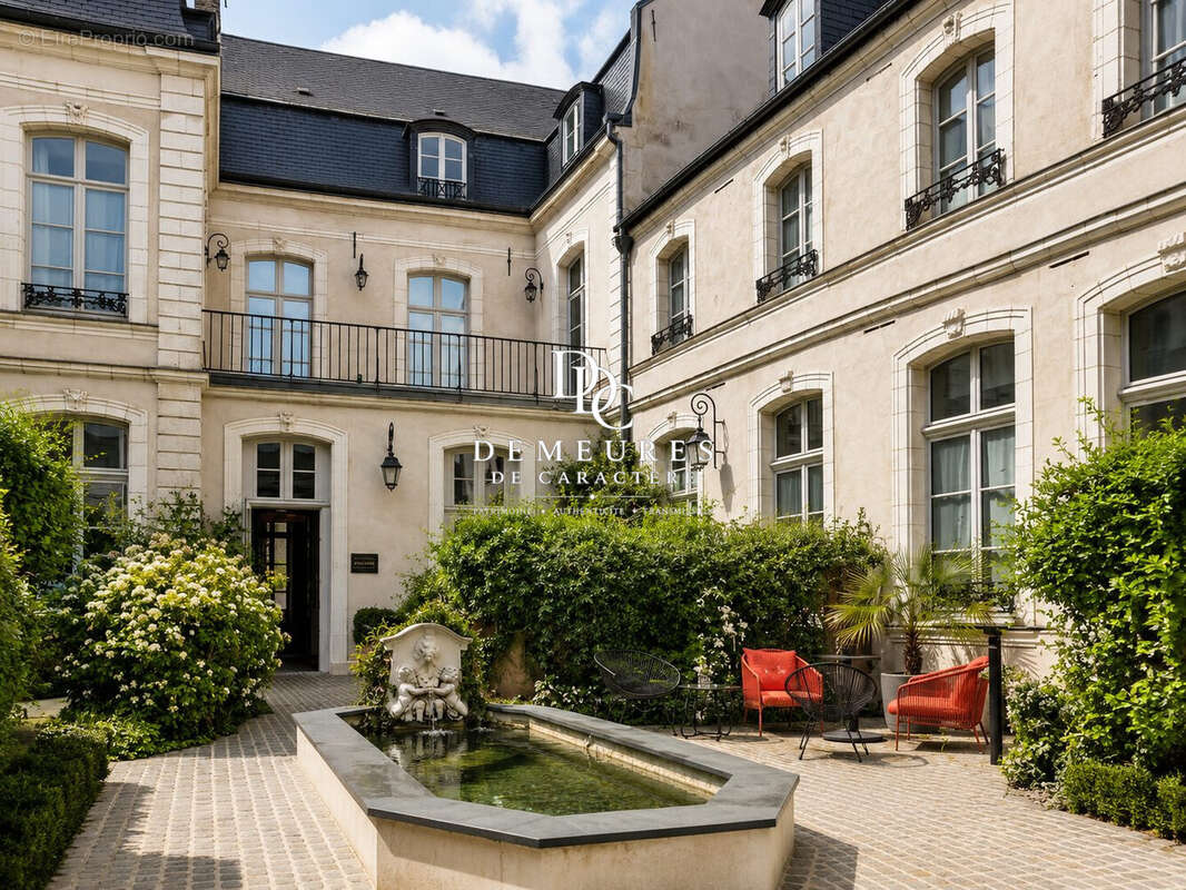 Appartement 418 m² à Montreuil  - photo 2