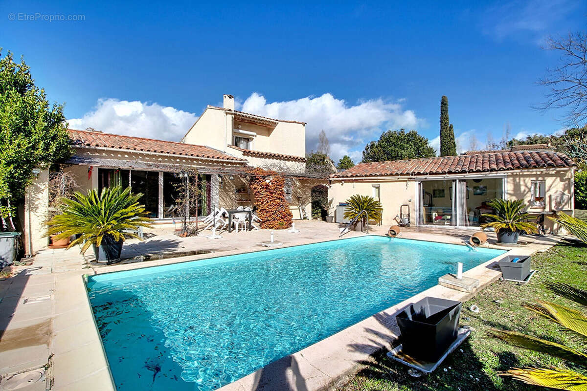 À VENDRE EN EXLUSIVITE!! Propriété  à TOURTOUR de 130m² + dépendance de 20m² + agrandissement possible + piscine le tout sur un  - photo 23