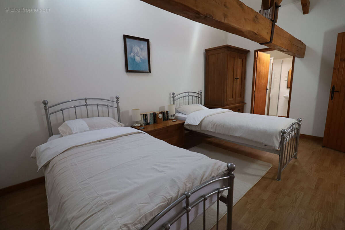 Maison de village rénovée  3 chambres avec salle d'eau privative  Village recherché - photo 11