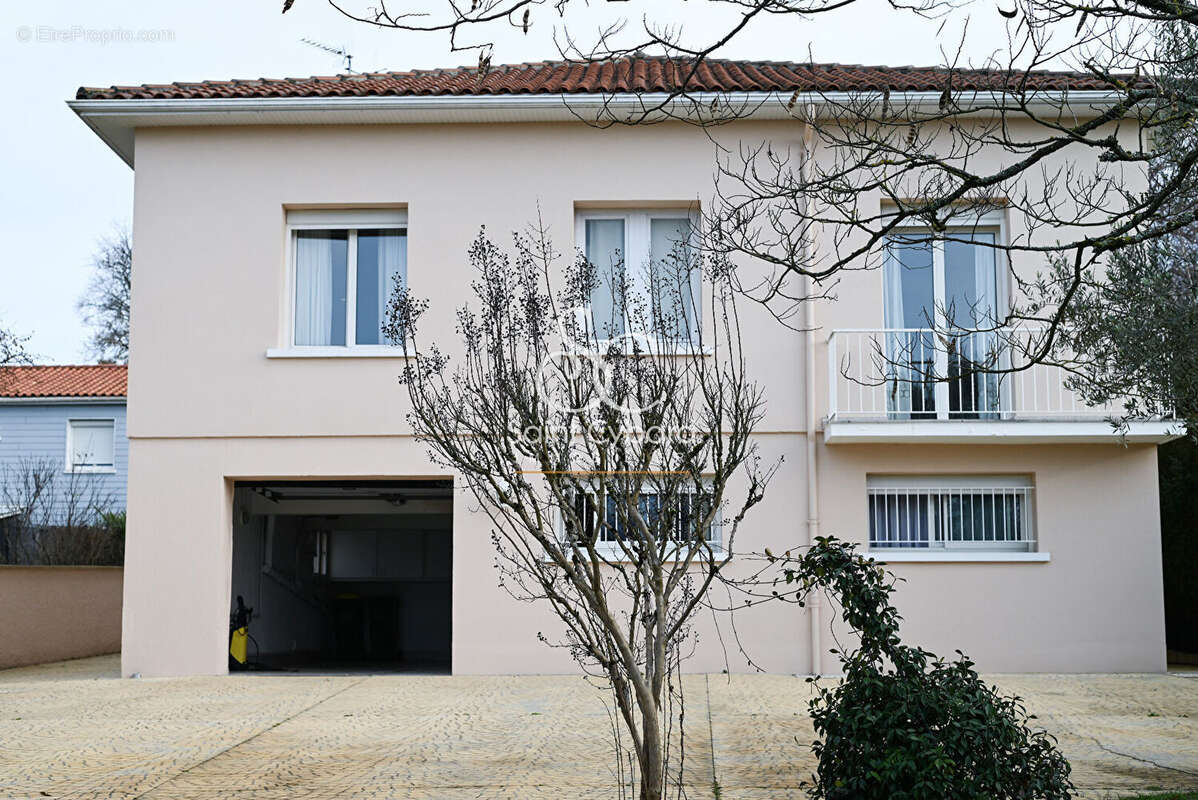 Maison à L'ISLE-D'ESPAGNAC