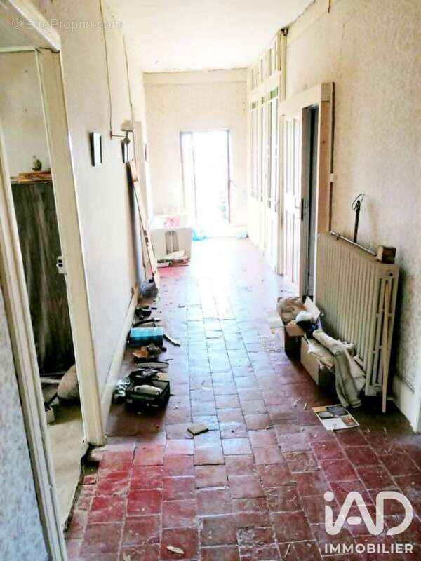 Maison 215 m² à Pouzolles  - photo 6