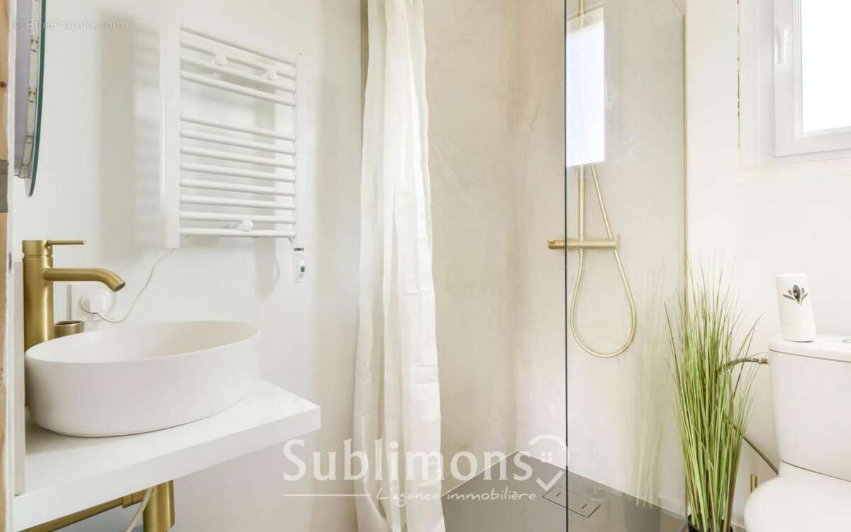 Maison à LA CHAPELLE-DES-MARAIS