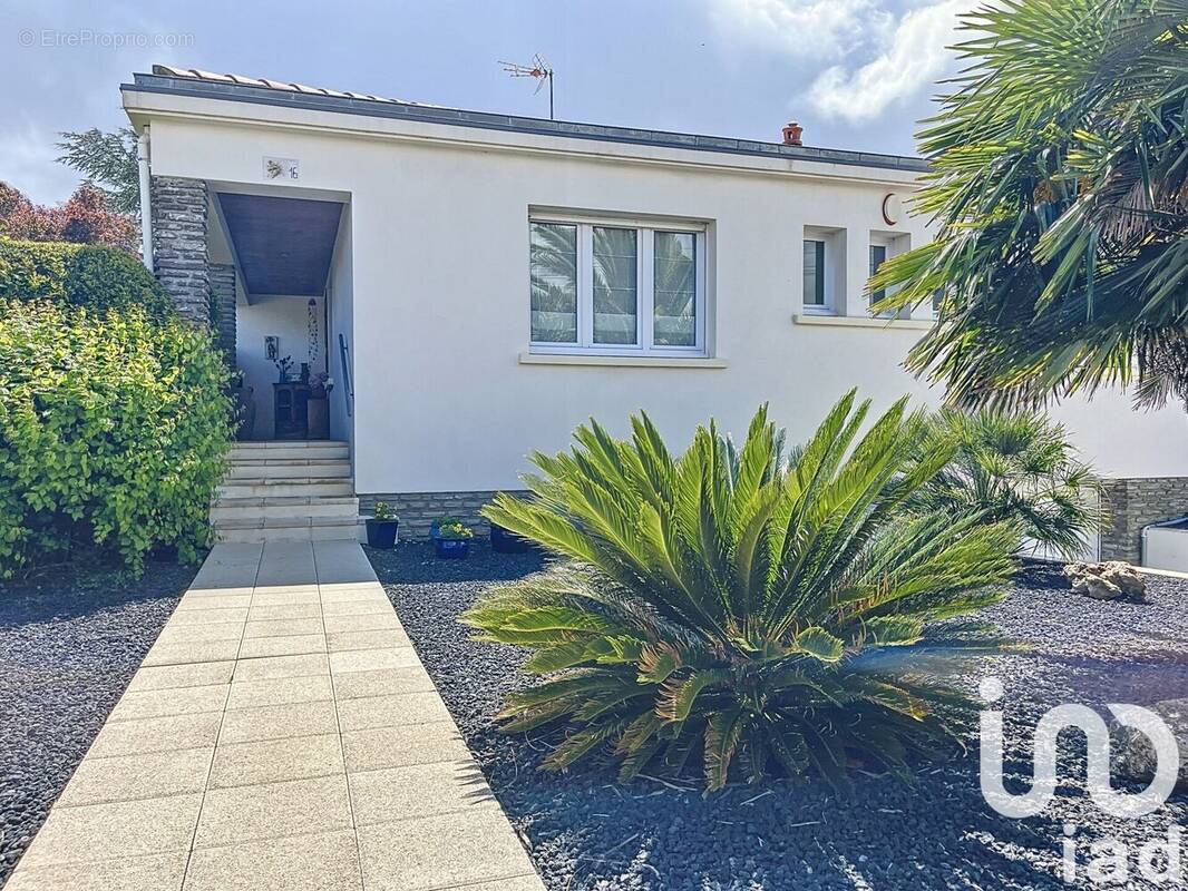 Photo 1 - Maison à CHARRON