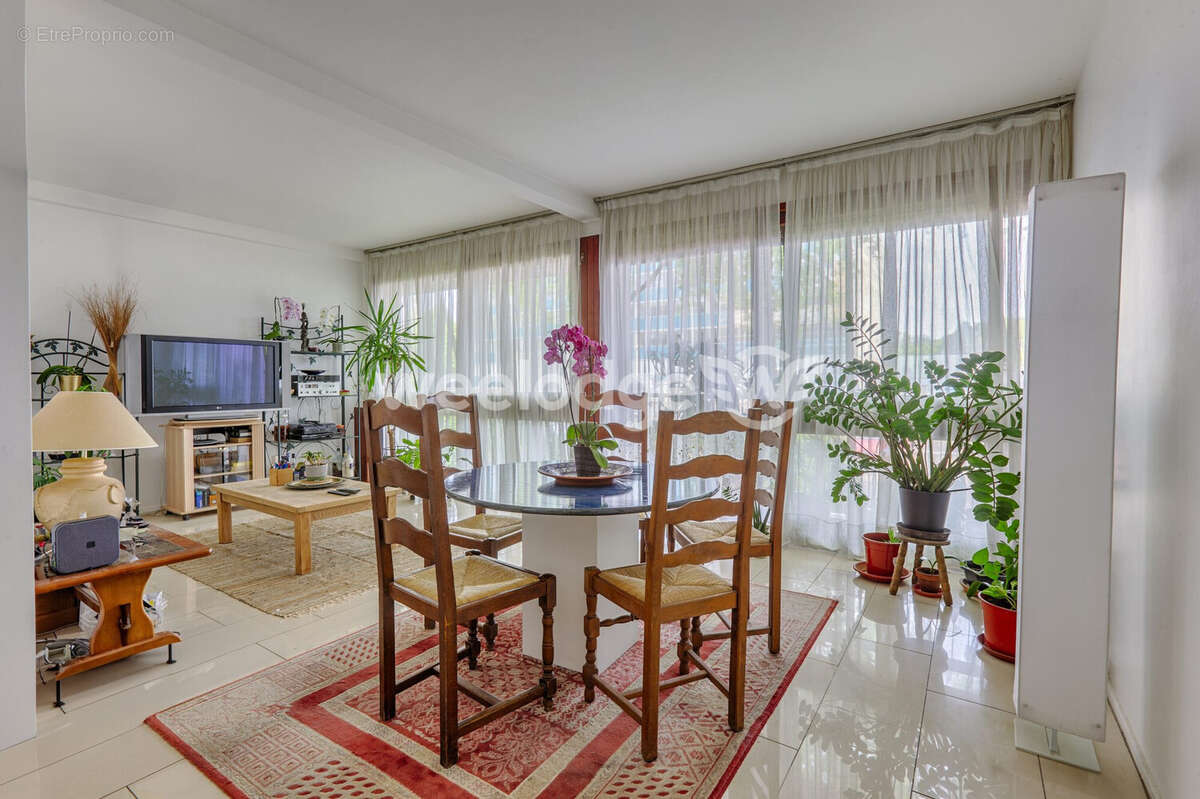 Appartement à LA CELLE-SAINT-CLOUD