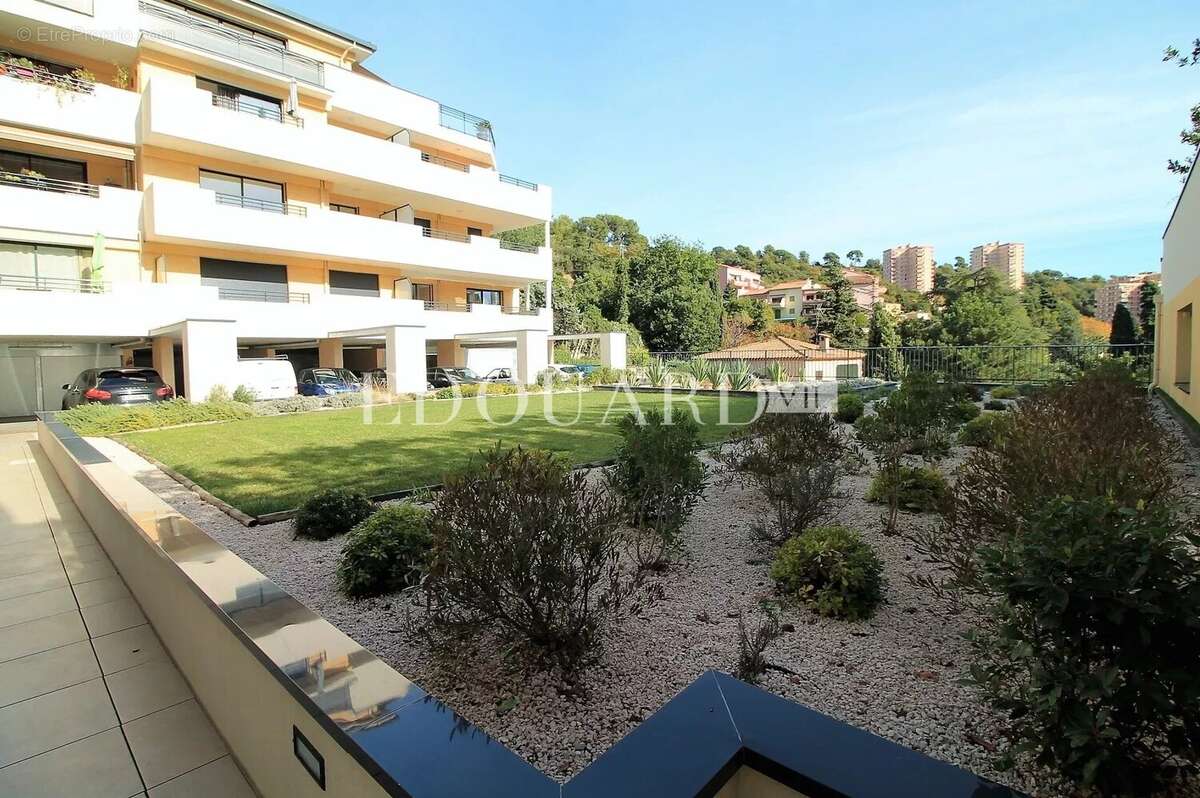 Bel trois pièces en excellent état dans résidence moderne avec piscine et performante sur le plan énergétique - photo 10