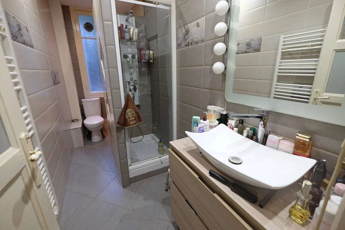 Appartement à SAINT-LAURENT-DU-VAR