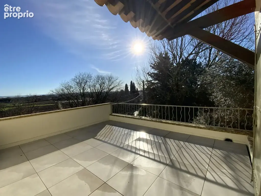Charmante villa avec vue et terrain arboré. - photo 7