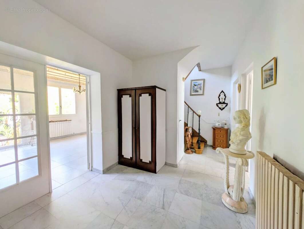 Ref 2152 - Maison 5 pièces - Sous-sol aménagé - jardin et garage - photo 4