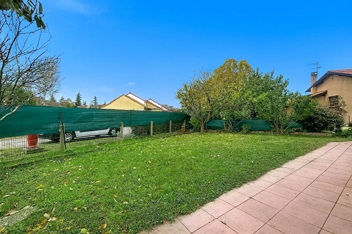 Maison à SAINT-GENIS-LAVAL