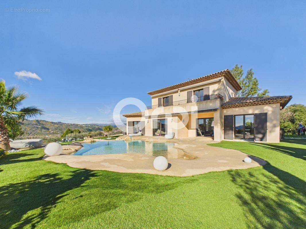 Maison à LA ROQUETTE-SUR-SIAGNE