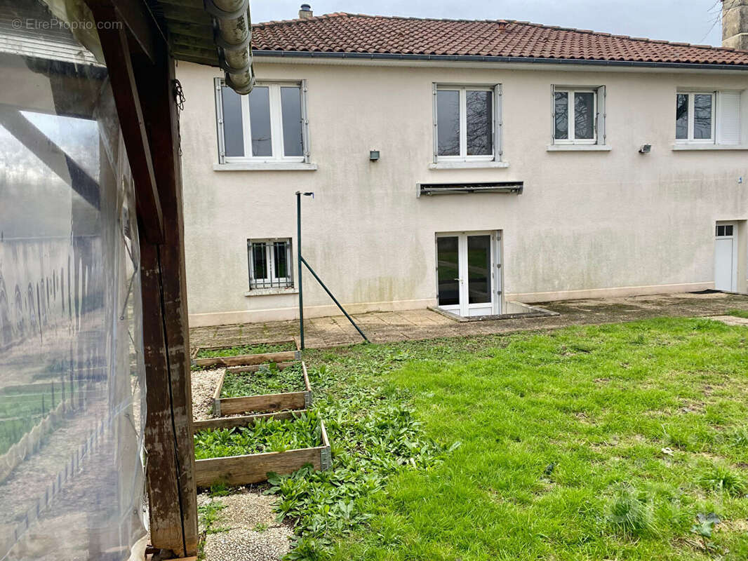 Maison à MAGNE