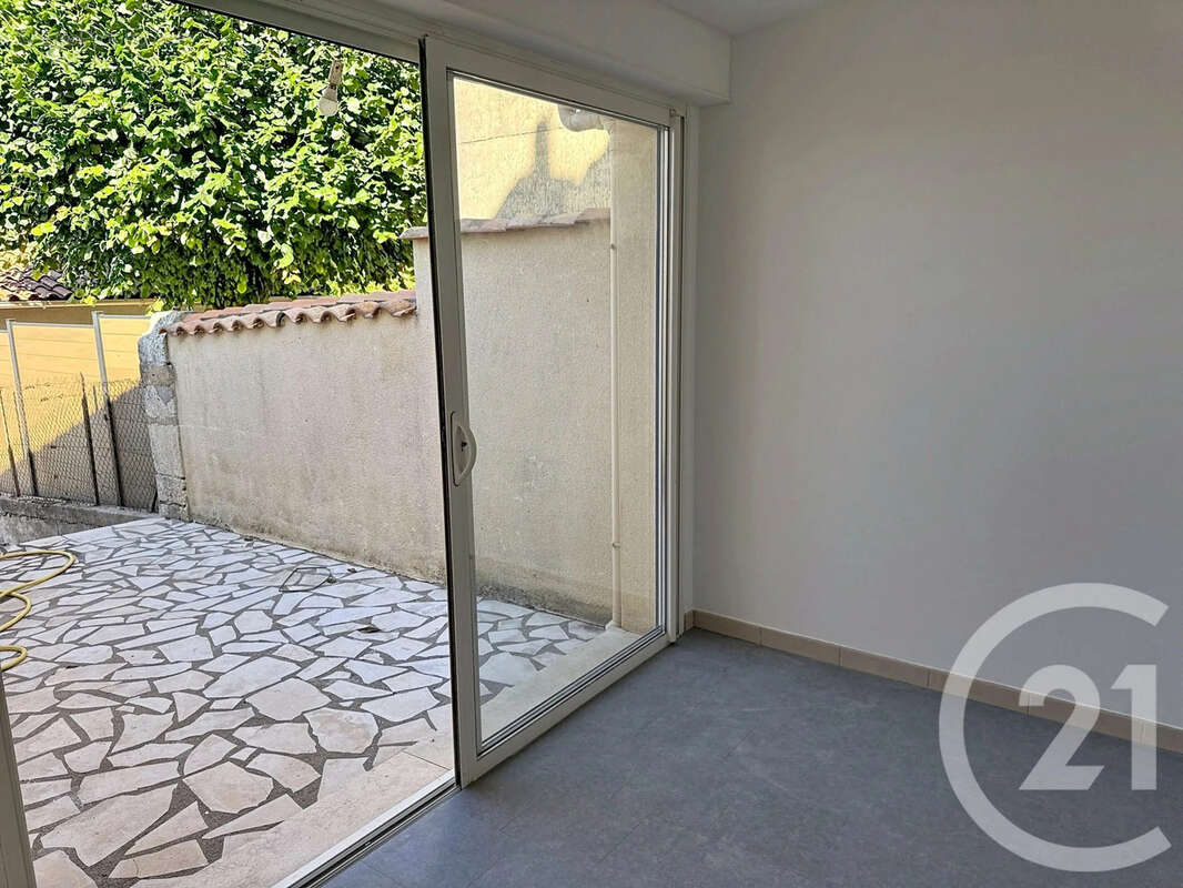 Maison 77 m² à Soyaux  - photo 8